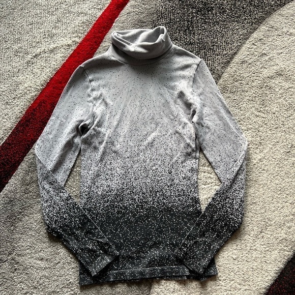 Athleta Flurry Blizzard Gradient Turtle Neck Top - Picture 3 of 6